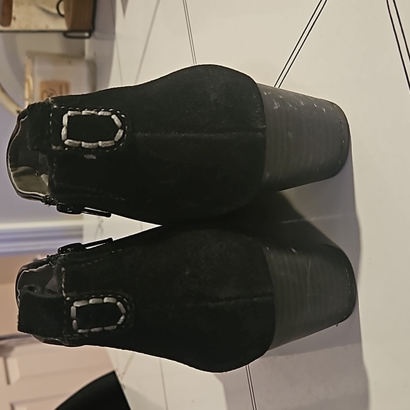 EUC black Earth booties. - Picture 6 of 9